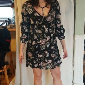 American Eagle black floral pattern dress